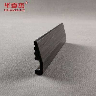 قیمت خوب تخته پایه PVC سیاه در داخل ضد رطوبت اسکریت پروفایل PVC برای دکوراسیون خانه آنلاین