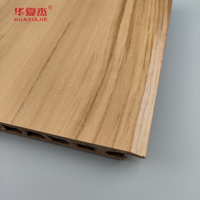 2024 طرح جدید Sliver طرح لوکس / طبیعت Woodgrain پنل های Wpc برای تزئین دیوار