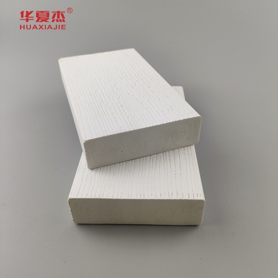 عمده فروش تخت تزئینی وینیل سفید 5/4inx4inx12ft محیط زیست دوستانه قالب سازی فوم pvc پروفایل pvc برای تزئین مسکونی