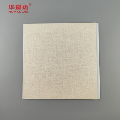 طرح جدید لایه بندی شده 250x5mm پانل دیواری PVC پانل های سقف دانه چوبی تزئینات داخلی و خارجی