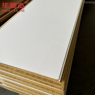صفحه دیواری wpc سفید با کیفیت بالا 600x9mm تابلو wpc لایه دار مواد تزئینی ضد آب