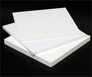 قیمت خوب 10mm ضد گلوله فروشگاه سفید پی وی سی تخته / ورقه عایق عایق برای تزئینی آنلاین