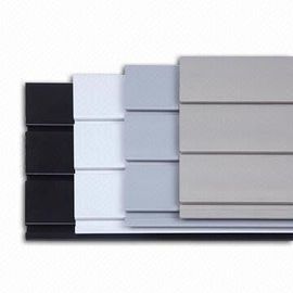 قیمت خوب پانل های دیواری داخلی پلاستیک PVC سیستم های Slatwall برای تجهیزات ورزشی آنلاین
